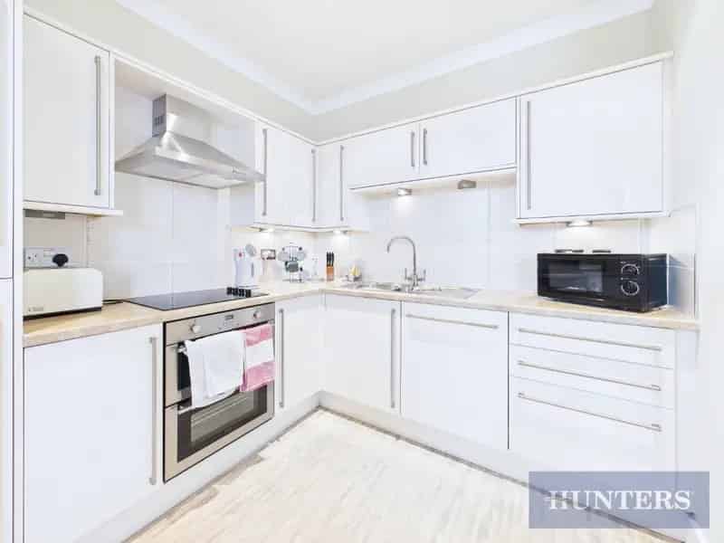 2 Bedroom Flat for Sale in Scarborough