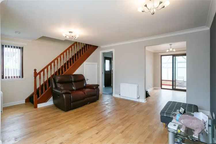 3 Bed House - Detached with 3 Reception Rooms