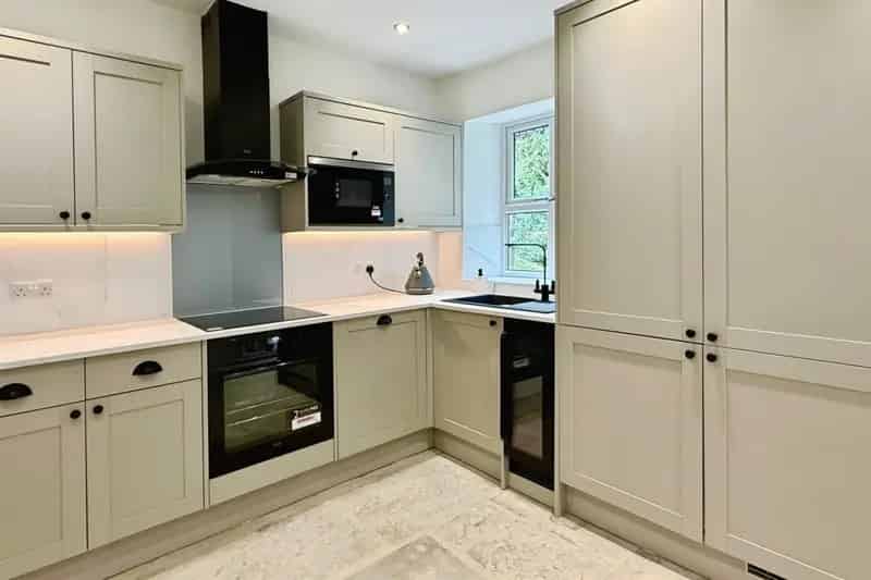 3 Bed Semi-Detached House Fully Renovated