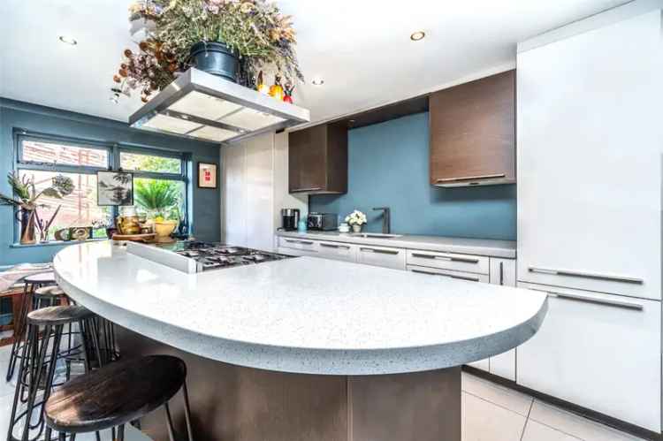 4 Bedroom Victorian House in London E5