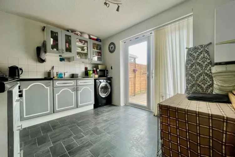 3 Bedroom Semi-Detached House with Garage and Garden