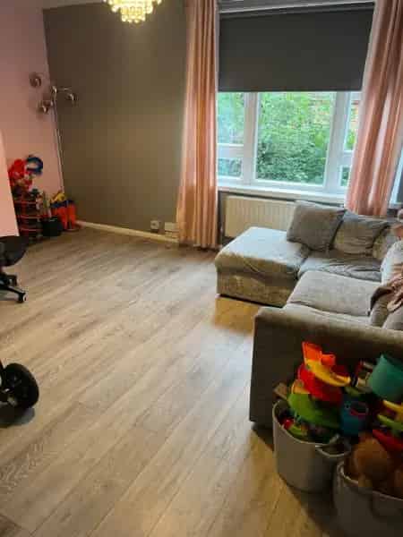 2 Bed House New Kitchen 2 Car Parks Near School