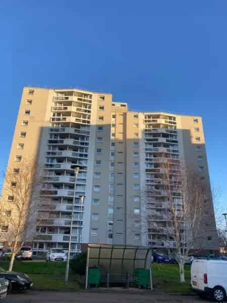 1 Bedroom Flat Near Shopping Center and Train Station