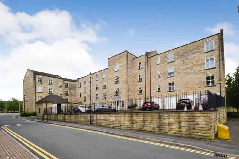 2 Bedroom Flat For Sale Near Bingley Town Centre