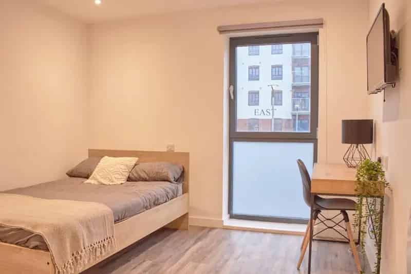 2 Bedroom Flat in Paintworks Bristol
