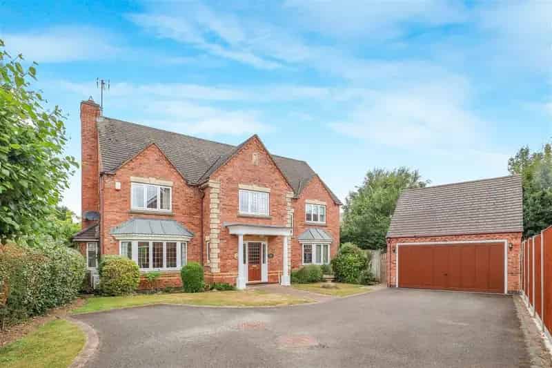 5 Bedroom Detached House for Sale Near Warwick University
