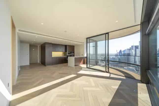 Luxury 3-Bed Apartment in London EC2A - City Living