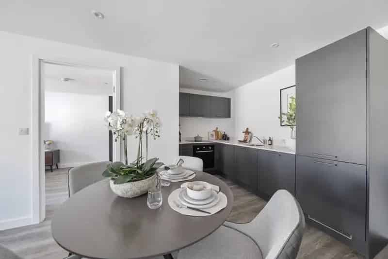 2 Bedroom Apartment Eccles Manchester Modern Pet-Friendly Apartment
