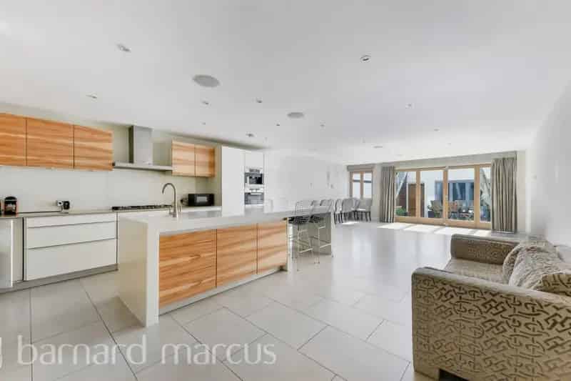 5 Bedroom House near Wimbledon Park and Common
