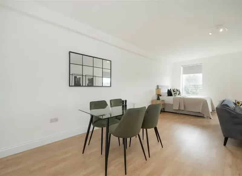 Modern Studio Apartment near Brent Cross with Parking