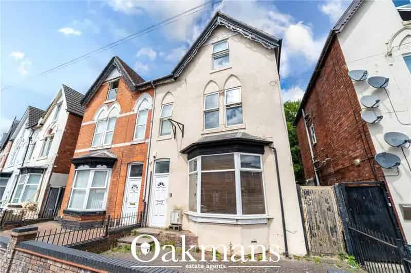 8 Bedroom Semi Detached House For Sale