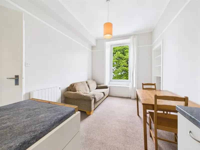 1 Bedroom Flat in Granton Edinburgh with Firth of Forth Views
