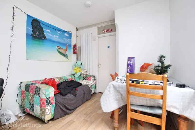 5 Bedroom Student House to Rent Near Universities