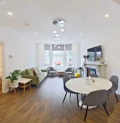 Flat to rent in Avonmore Road, Kensington, London W14