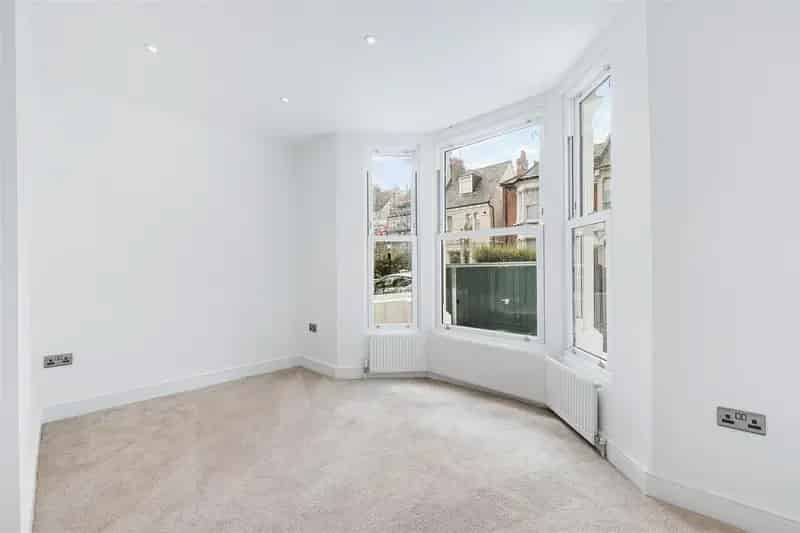 2 Bedroom Flat House to Rent