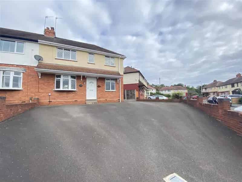 3 Bedroom Semi-Detached House To Let