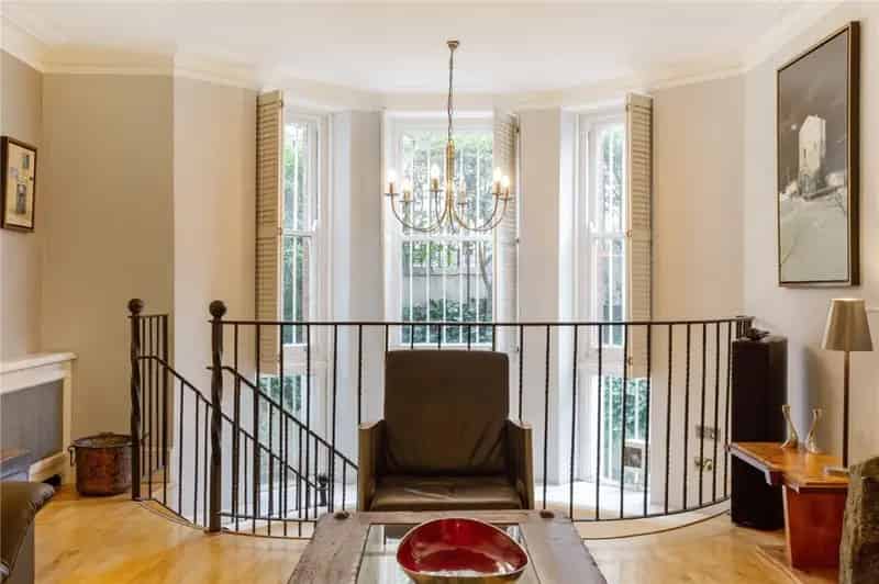 3 Bedroom Flat for Sale in Drayton Gardens