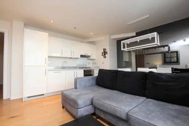 2 Bedroom Apartment with City Views