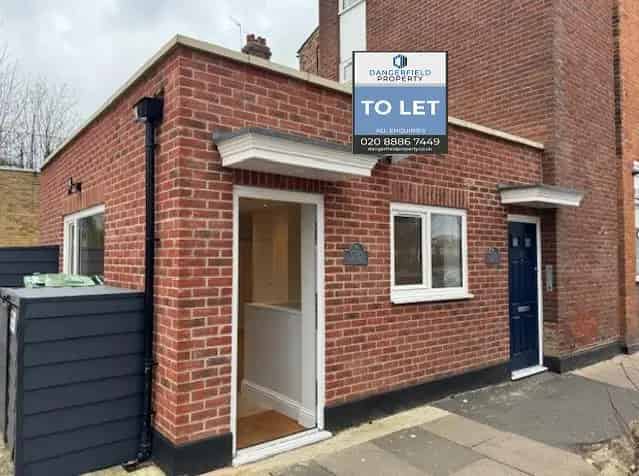 Commercial Building For Lease Class E Use