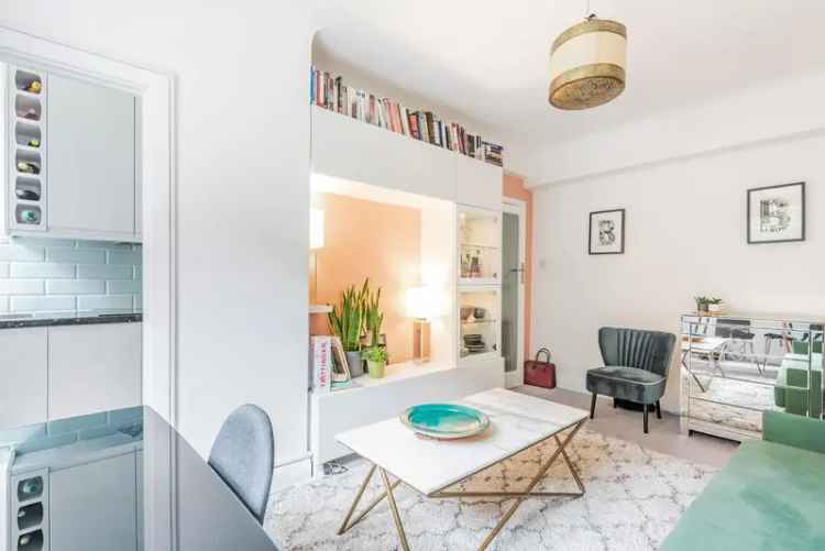 Flat For Sale in London, England