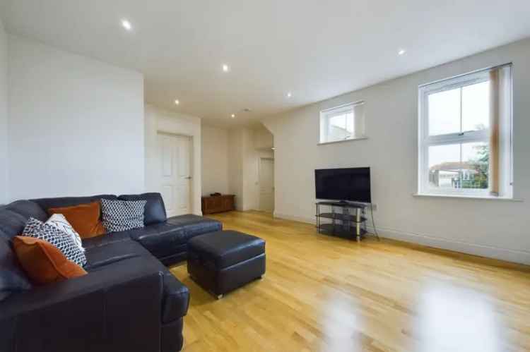 2 Bedroom Flat Folkestone First Floor Apartment With Parking