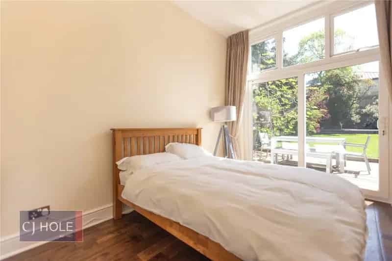 2 Bedroom Garden Flat Bishopston