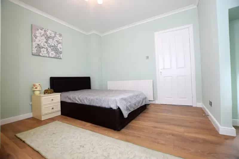 Fully Furnished One Double Bedroom Apartment All Bills Included