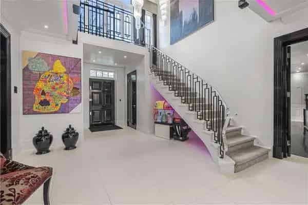 Highgate Luxury 8-Bedroom House with Pool and Staff Apartment
