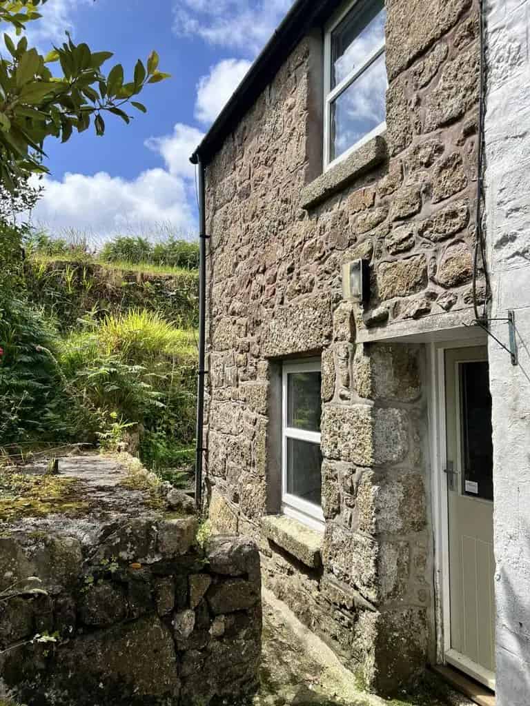 2 Bedroom End Terrace House for Sale