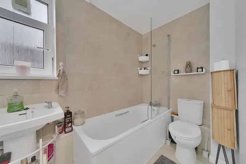 2 Bedroom Apartment House to Rent