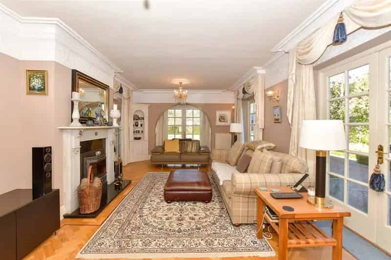 7 Bedroom Detached House for Sale