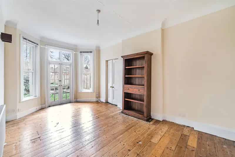 2 Bedroom Flat for Sale near Streatham Station