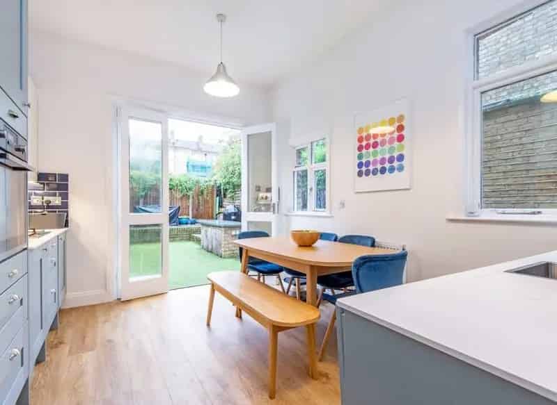 Three Double Bedroom Apartment with Private Garden