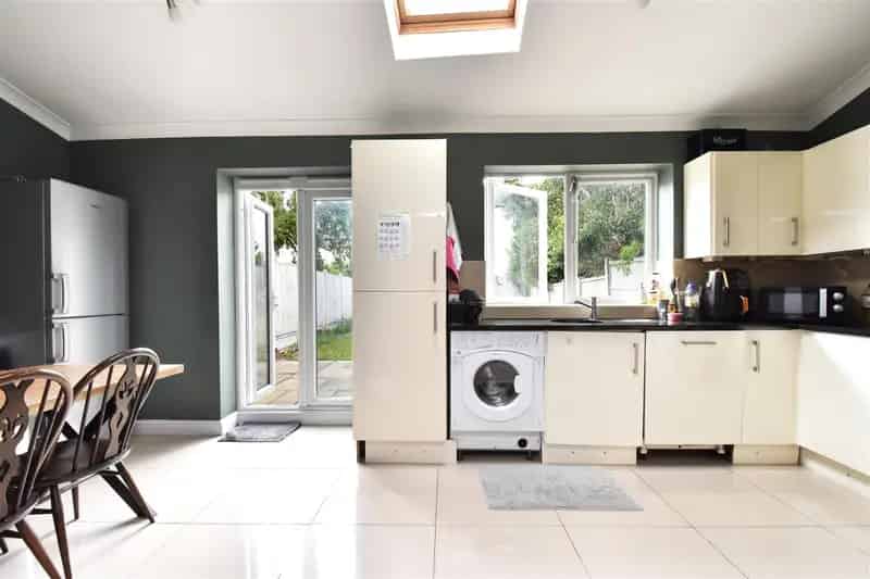 3 Bedroom Semi Detached House Near Thornton Heath Station