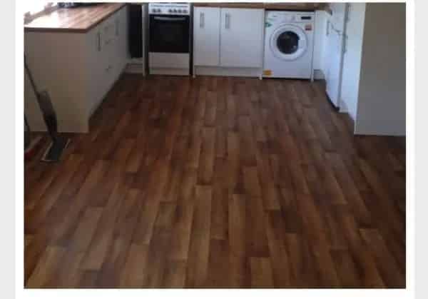 2-Bedroom Flat Near Schools Shops and Train Station