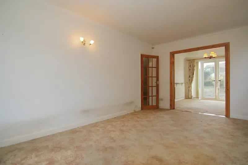 2 Bed House for Sale - Large Garden, Potential to Extend