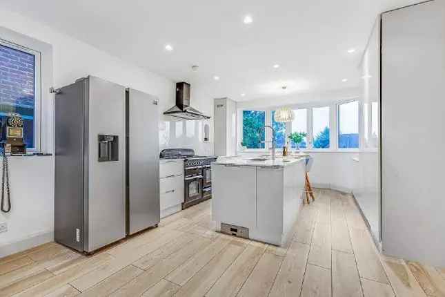 5 Bedroom Detached House for Sale in Ullswater Crescent SW15