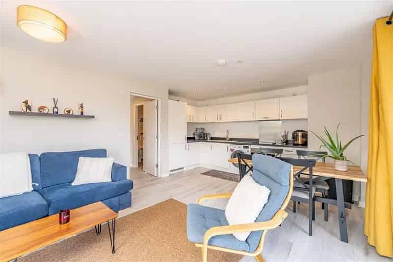2 Bed Flat Granton Waterfront Edinburgh Modern Spacious Parking Balcony