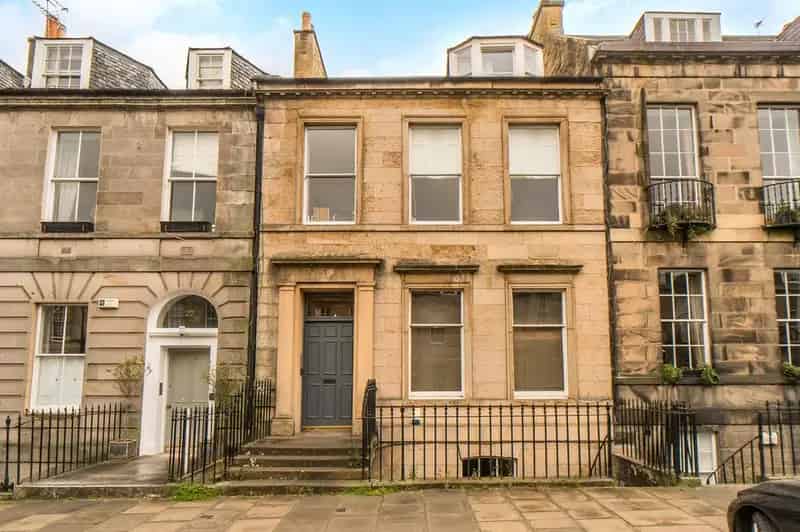 2 Bedroom Flat for Sale in Edinburgh's New Town