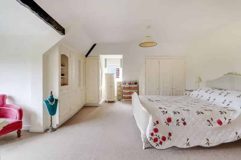 5 Bed Detached House for Sale 3869 sq ft 0.82 Acres
