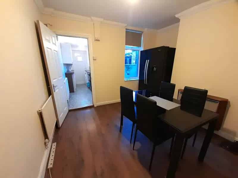2 Bedroom Mid Terrace House For Sale
