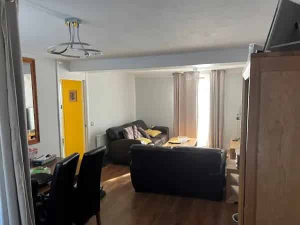 3 Bed Wheelchair Accessible Flat 2 Gardens Ample Parking Close Amenities