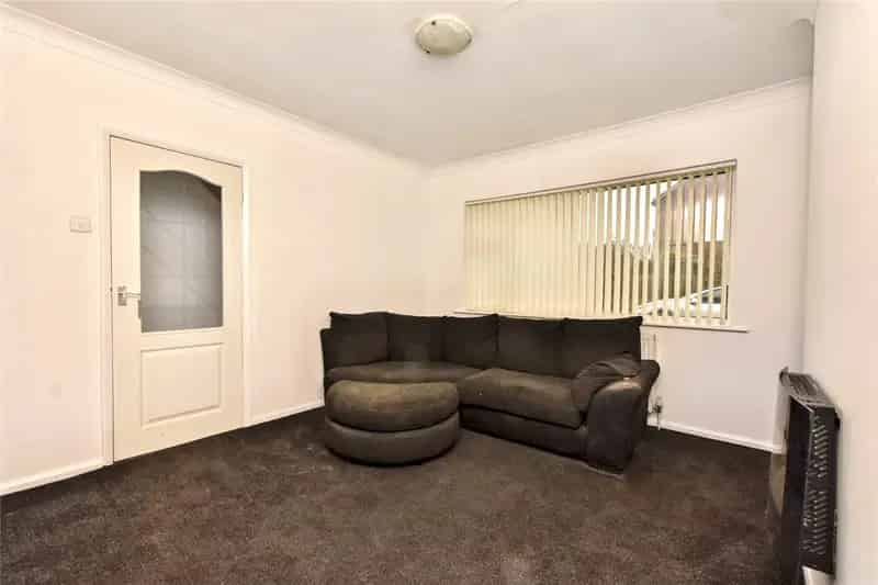 Three Bedroom End Townhouse with Detached Garage Near Schools