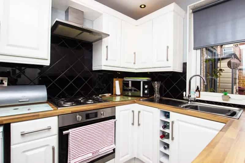 2 bedroom House
 For Sale 
Total Size: 879 SQ FT