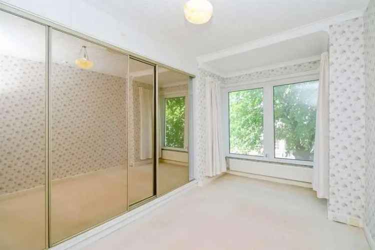 4 Bed House For Sale Near M4 - Family Home