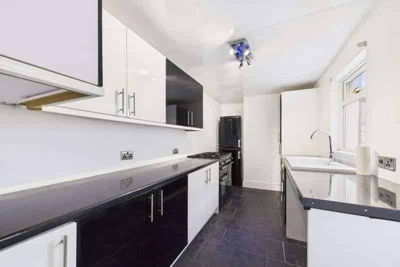 2 bed house for sale