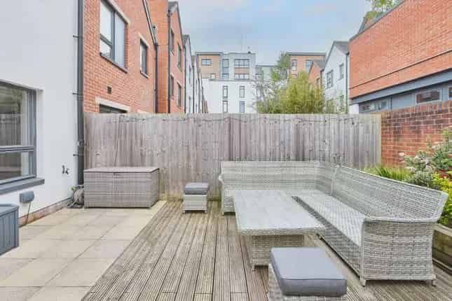 Terraced House for Sale in Paintworks Bristol