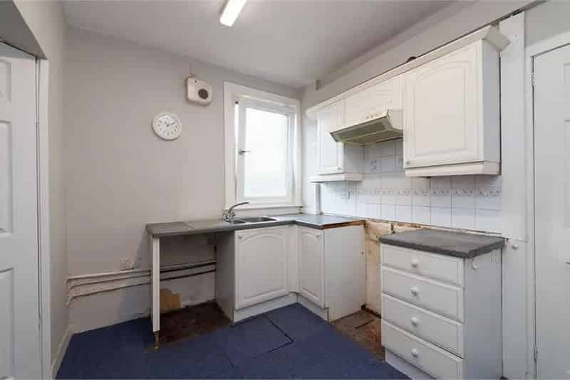 2 Bed Flat Upper with 1 Reception Room