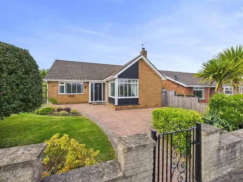 4 bedroom detached bungalow for sale