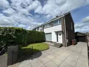 3 Bed Semi Detached Villa - Modern Kitchen & Garage